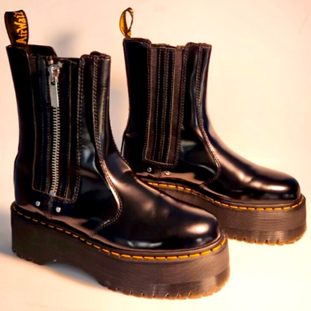 Dr. Martens 2976 Platform Boots